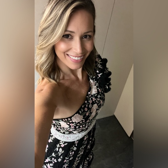 MacDuggal: EMBROIDERED RUFFLED ONE SHOULDER LACE UP GOWN * PROM, PARTY, WEDDING - Picture 5 of 5